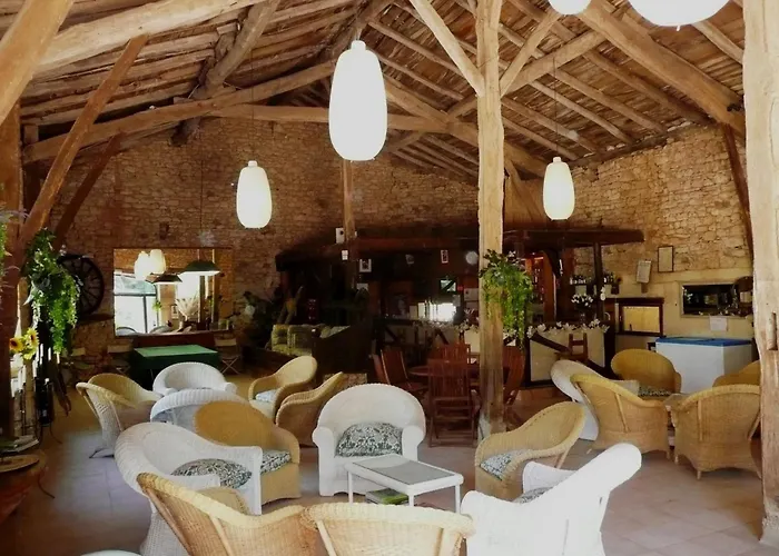 Domaene Mit Jacuzzi By Interhome 別荘 Gavaudun